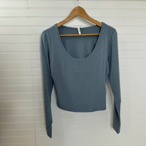 BE COOL Tops - NEW Be Cool Long Sleeve Top Large